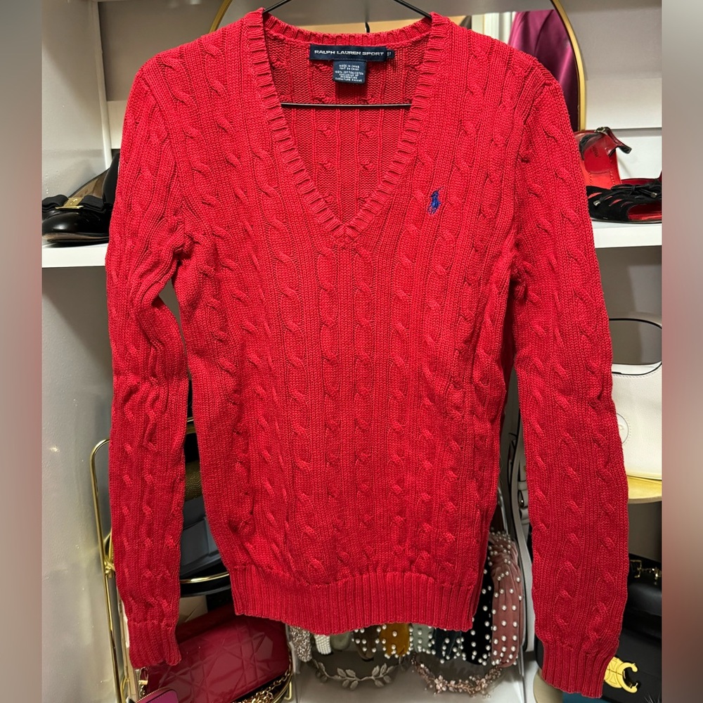 Cable knit V-Neck Sweater